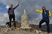 02 Alla Madonnina in vetta al Costone (1195 m) -posta da CAI Alzano Lombardo nel 2015 -  autoscatto